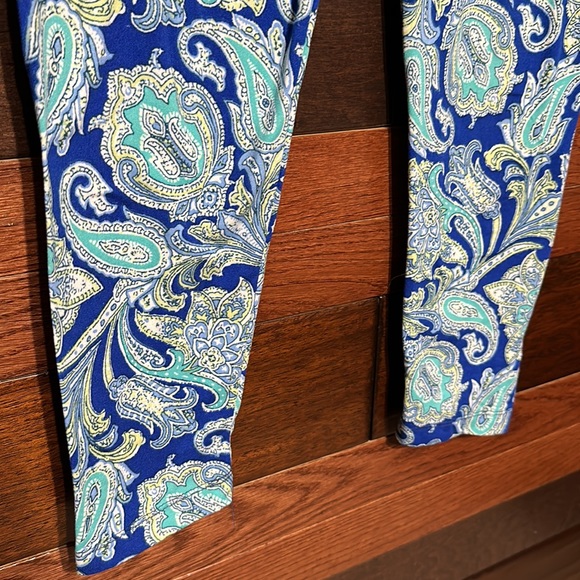 French Laundry Stretchy Blue and Green Paisley Print Leggings - Picture 2 of 7